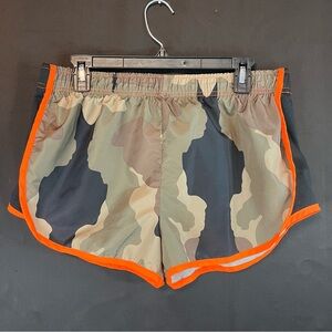 B Sport Camo Shorts Size Large EUC